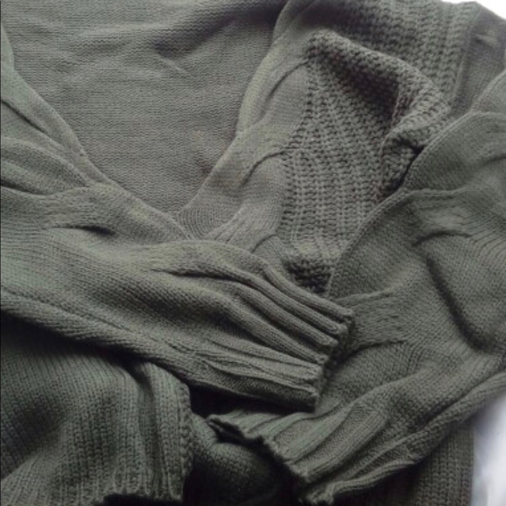 ✨Army Green Chunky Cable Knit Sweater✨ - Picture 3 of 4